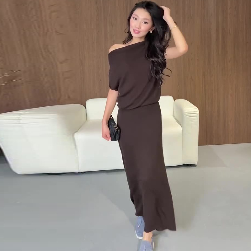 2025年欧美亚马逊跨境外贸新款女装露肩朴素咖啡色针织休闲裙套装