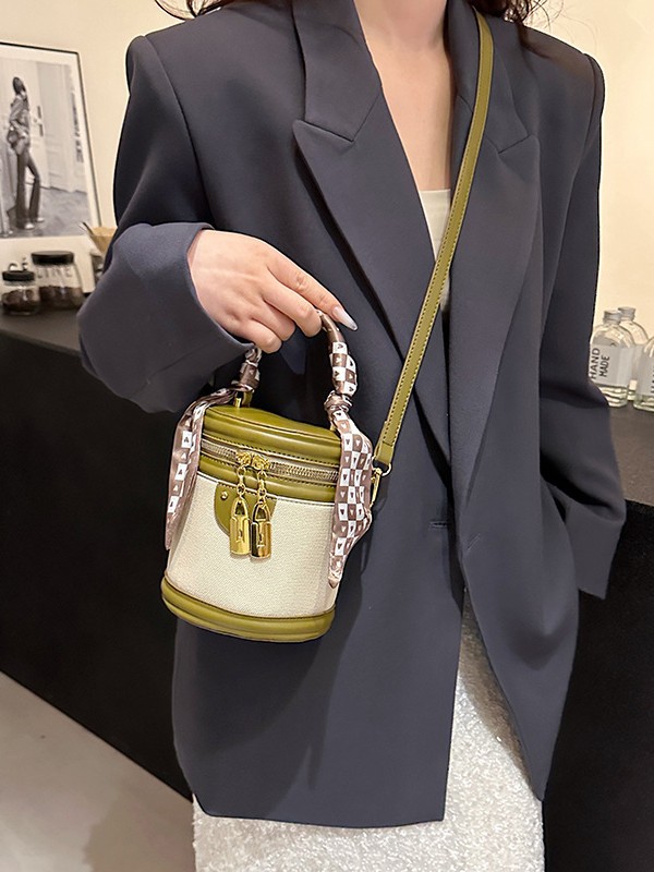 Bolso bolso bandolera femenino 2025 transfronterizo nuevo estilo coreano moda bolso de cubo portátil de alta calidad en contraste color bolso de hombro image 4