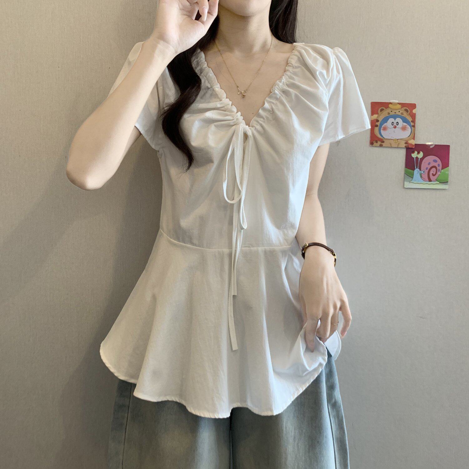 Áo thun nữ cổ V tay ngắn thiết kế dây rút eo — màu đen chi tiết 12