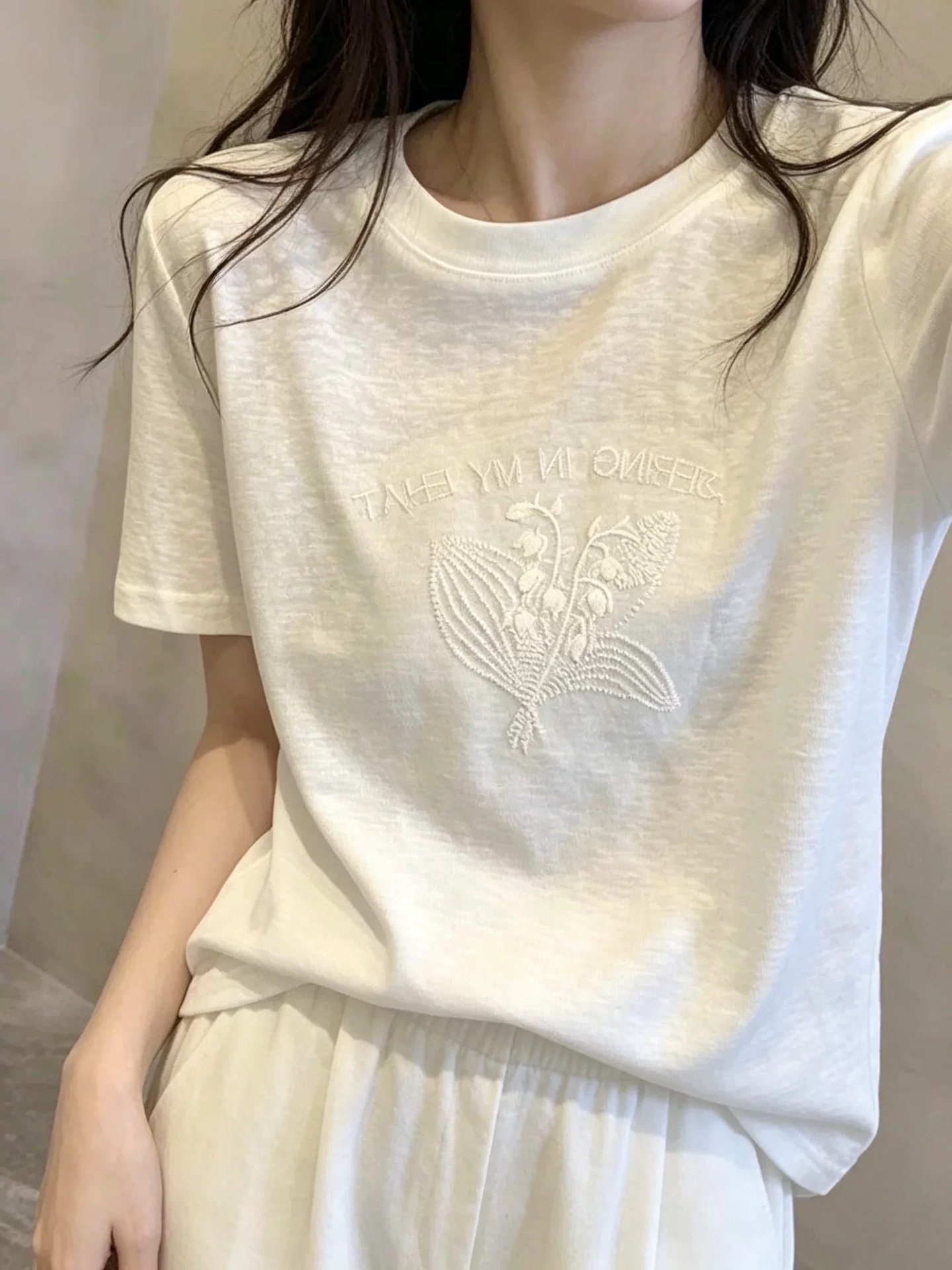 White summer thin short sleeve T-shirt for leisure