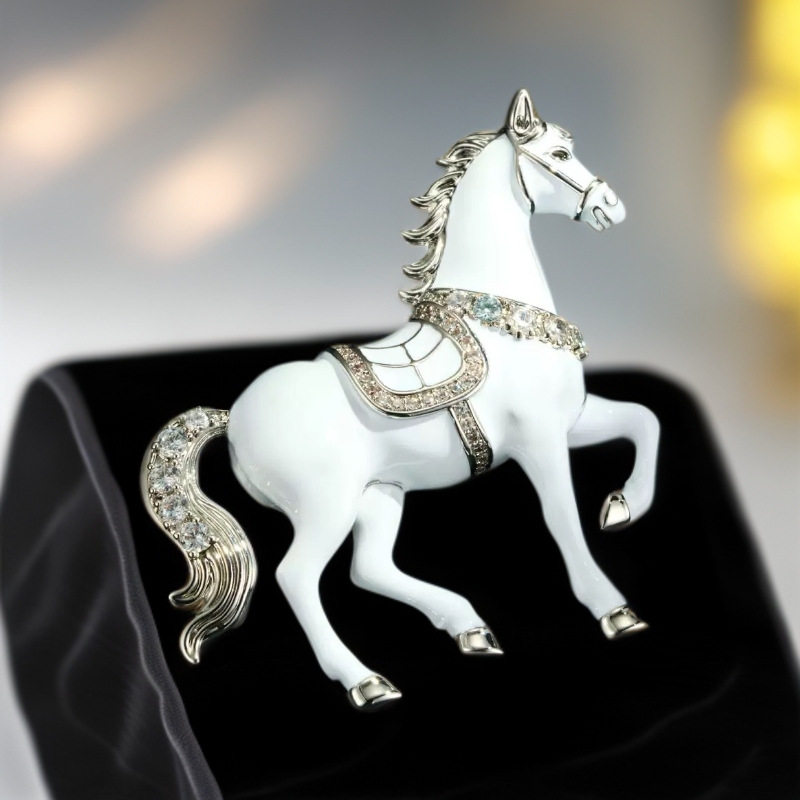 New Chinese-Style Enamel Red and White Horse Brooch, a Perfect Gift for Success, Zinc Alloy Brooch with Rhinestones