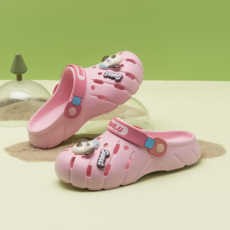 Zapatos con agujeros para mujer, uso externo 2025 nuevo estilo semi-Baotou zapatillas súper suaves al por mayor, zapatillas antideslizantes y desodorantes de fondo suave con sentido de la mierda