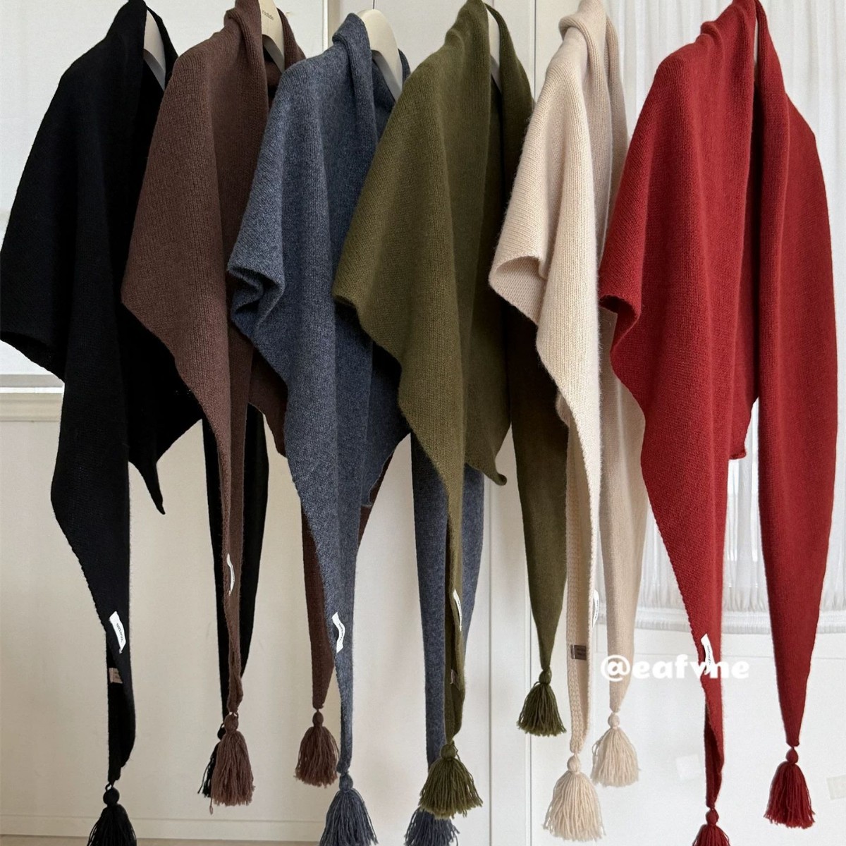 Korean order~2026 new retro-style fringed triangular shawl for women, made of baby cashmere, solid color