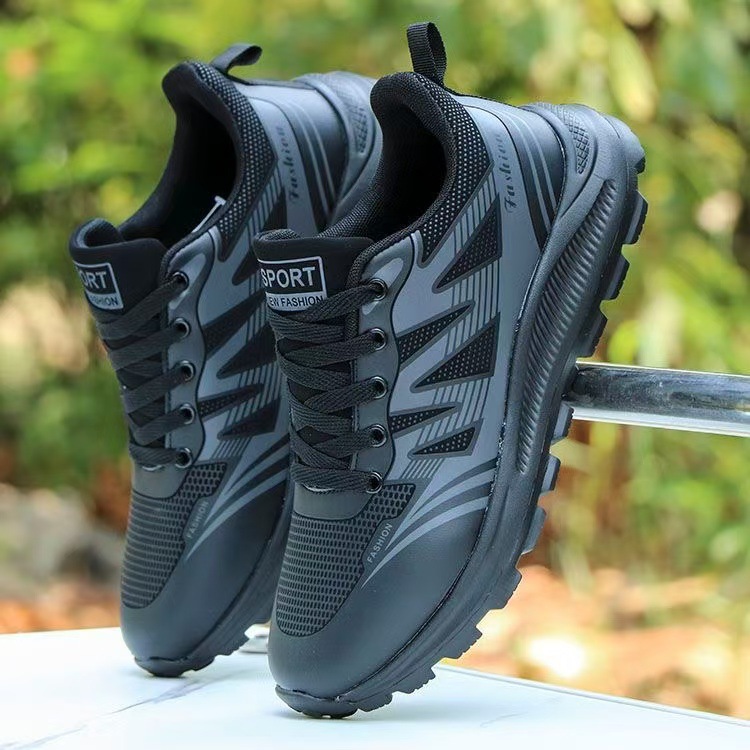 Demi-season trend sneakers