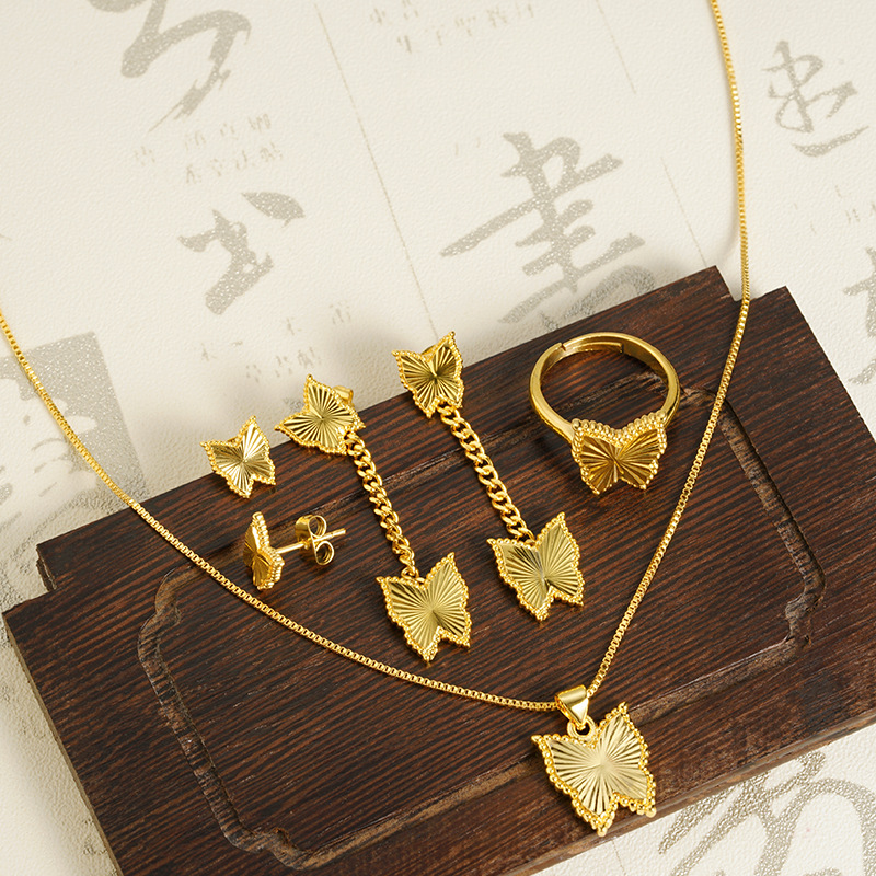 Vietnam oro mariposa collar de flores de automóviles pendientes anillo de verano mujer alta sensación de lujo ligero de moda versátil fuente de fabricantes