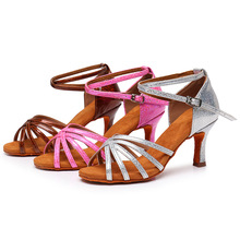 Ů����������Ь�߸�ܛ����ĥ�赸ЬŮʿ�и��ݳ������yɫ����Ь��