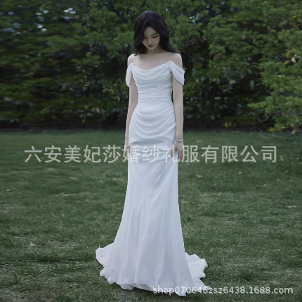 Korean-style off-shoulder light wedding dress with a forest-inspired slit, high-end travel photography gown, super ethereal studio photo shoot dress for women Korean-style off-shoulder light wedding dress with a forest-inspired slit, high-end travel photography gown, super ethereal studio photo shoot dress for women