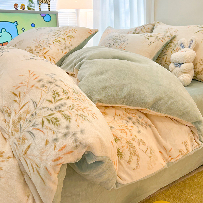 Juego de cuatro piezas de cama gruesa de terciopelo de leche otoño e invierno más funda de edredón de terciopelo sábana de dormitorio de terciopelo de coral juego de tres piezas nuevo
