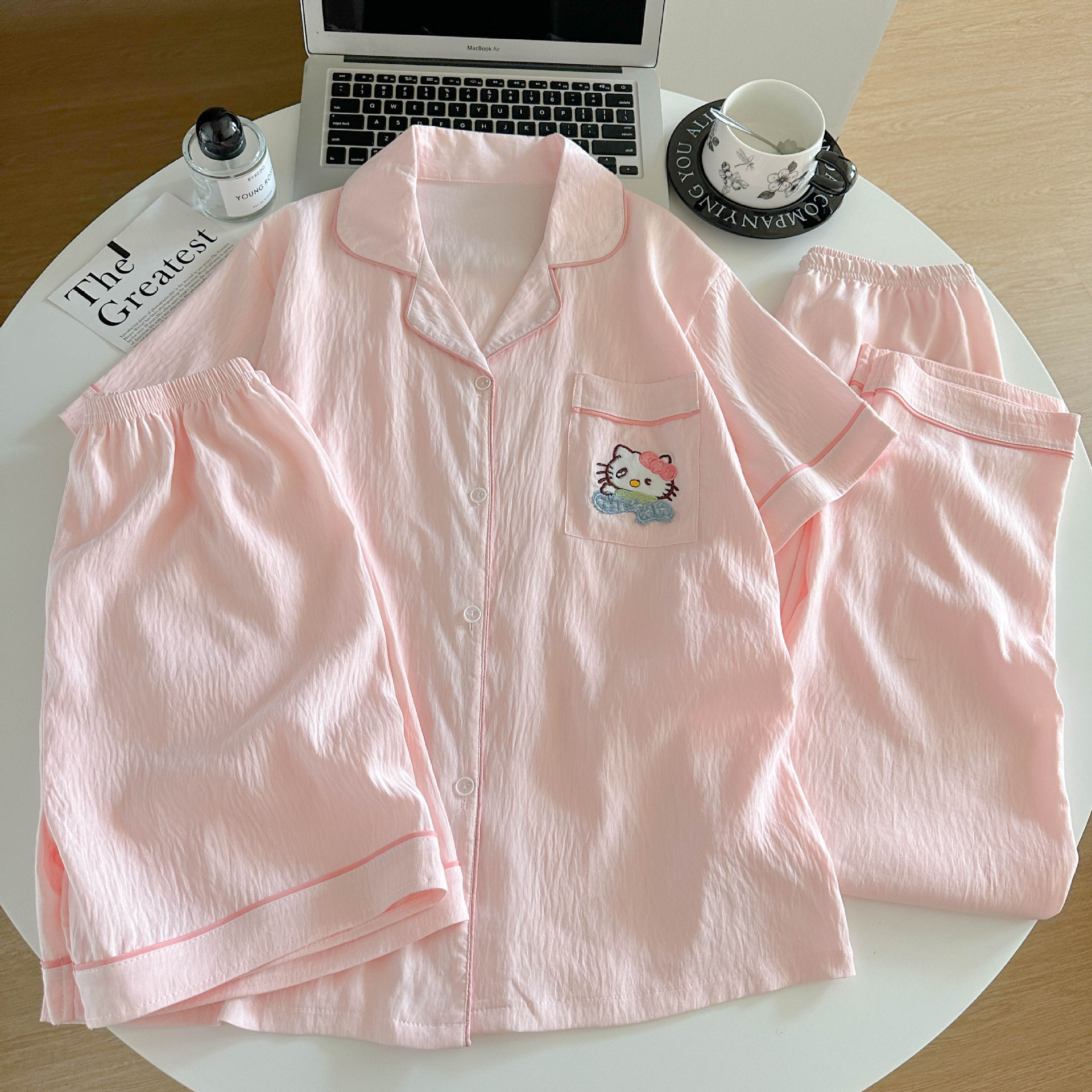 Al por mayor transfronterizo de tres piezas nubes algodón pijama cardigán con solapa mangas cortas pantalones cortos de dibujos animados a cuadros ropa para el hogar