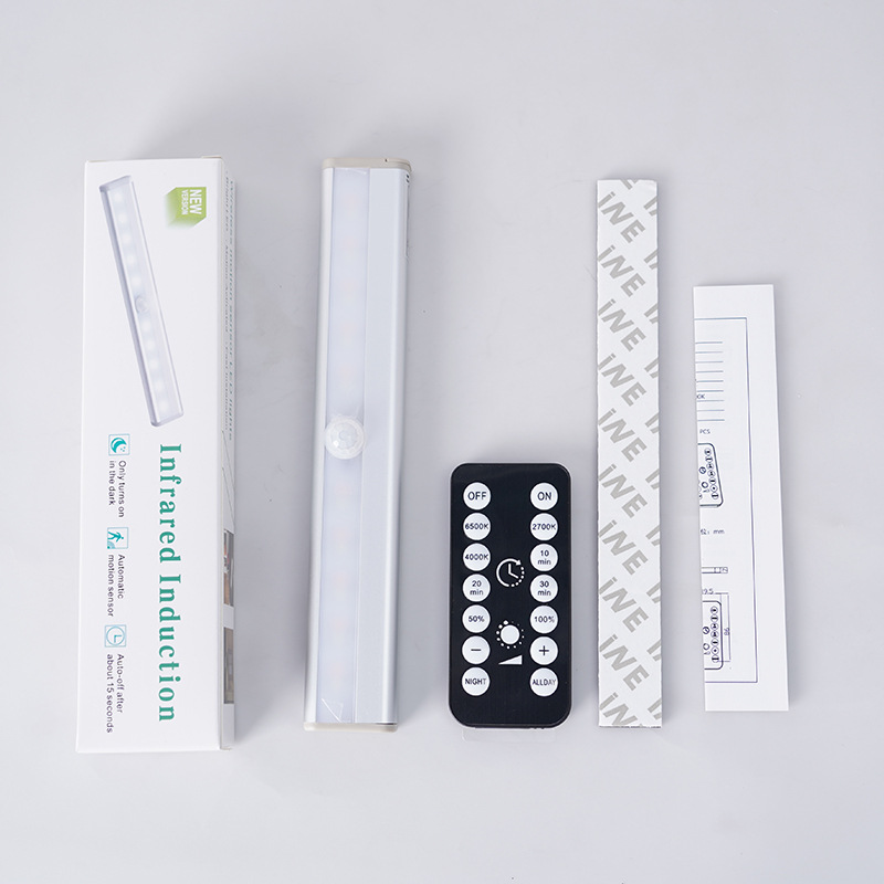 Fuente fabricante recargable luz nocturna luz de sensor de cuerpo humano led inteligente luz de armario de pared luz de armario de succión magnética de batería