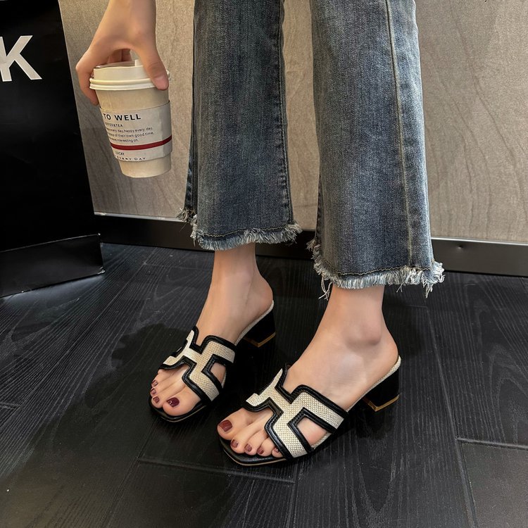 검은색