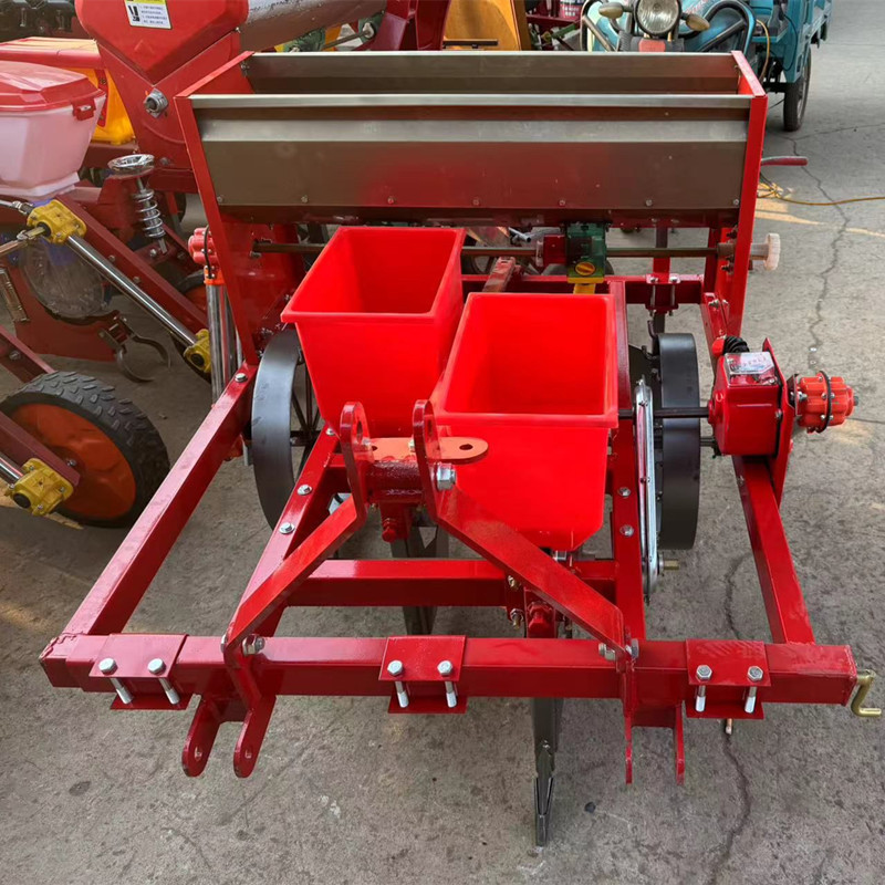 农用四行拖拉机后置花生播种施肥覆膜一体机 出苗均匀花生种植机