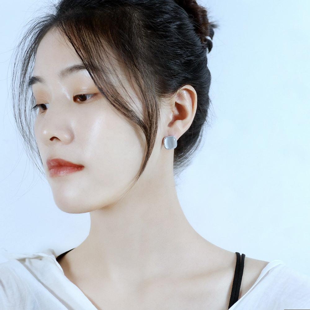 Opk Ornament Ins Korean Dongdaemun Retro Hepburn Style Fashion Square Geometric Pearl Earrings Studded With Zircon Earrings display picture 8