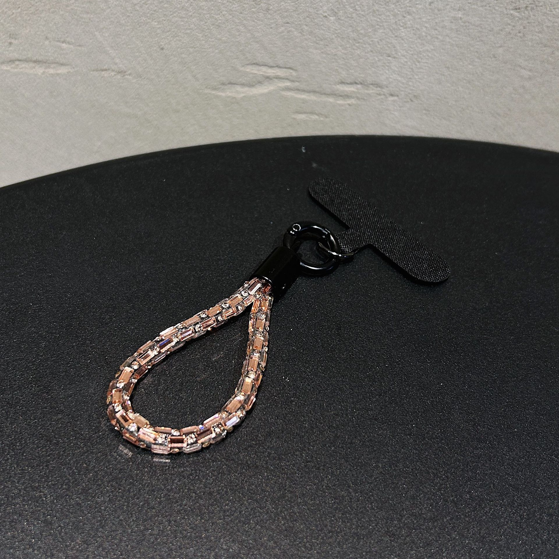 Colgante de diamante de alta sensación colorido perlas de diamante flash clip de teléfono móvil hebilla de metal resistente a la caída colgante de cadena corta resistente a la pérdida de cuello