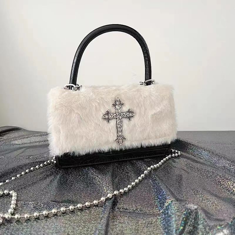 Borsa a tracolla gotica y2k con croce in peluche_voghion.com