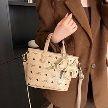 新款包包女洋气韩版手提方包时尚简约单肩包多色斜挎包小众女包