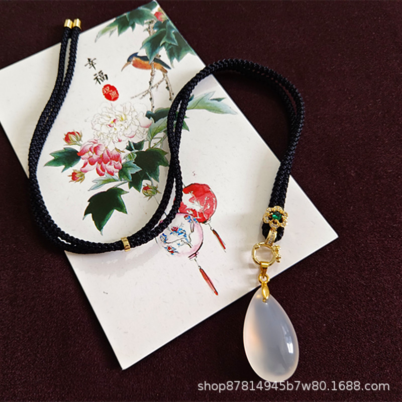 황금색 금속 고급 로프가 있는 흰색 칼세도니 물방울(약 31*18mm)