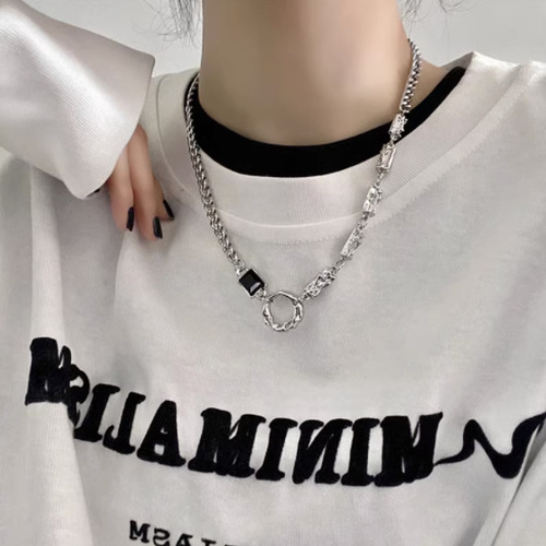 Asymmetric titanium steel geometric necklace for women—unique, sophisticated, and perfectly balanced between sweet, edgy, and trendy styles. Ideal as a sweater chain for autumn and winter, it also complements casual oversized sweaters for men.