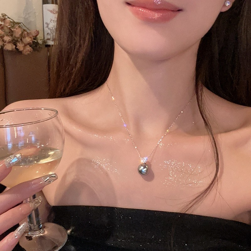 61# gray pearl necklace