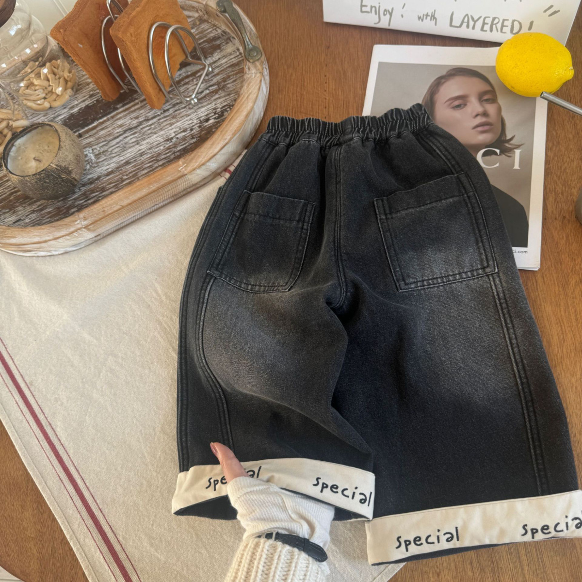 Niños con pantalones jeans de piernas de invierno para niños y niñas, pantalones casuales más gruesos y calentados.