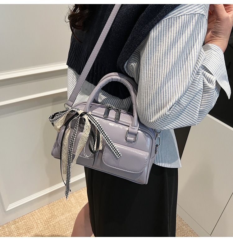 A trendy underarm bag for women in 2025, Korean version, Instagram Spring/Summer new fashion tote bag, versatile and large-capacity commuting bag undefined