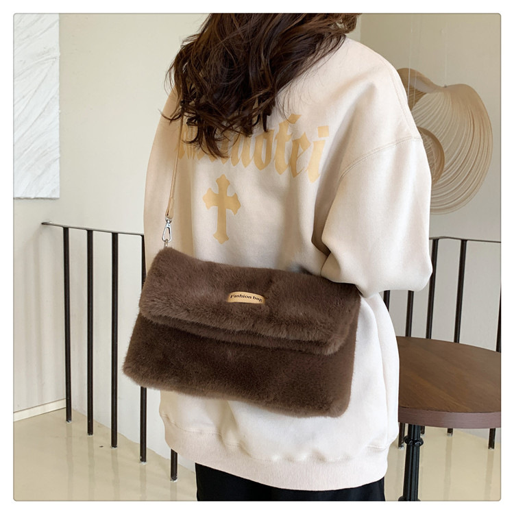 This year's popular Korean version of for women in 2023, new trendy large capacity single shoulder crossbody plush_voghion.com