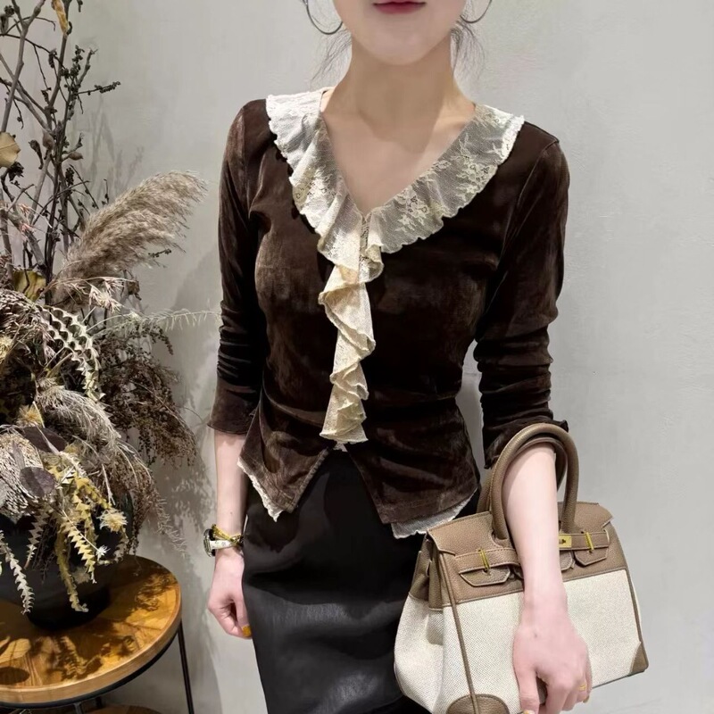 French-style V-neck lace patchwork ruffled blouse, women's 2026 autumn new collection, long-sleeved, elegant, slim-fit, and figure-flattering top French-style V-neck lace patchwork ruffled blouse, women's 2026 autumn new collection, long-sleeved, elegant, slim-fit, and figure-flattering top