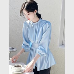 女性用シャツ 2025 春夏新作ハイエンドライトラグジュアリーユニークで超見栄えの良い気質ウエストブルーサテンシャツ