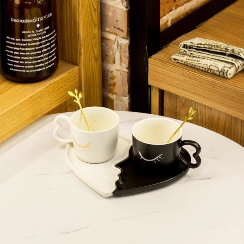 Taza de café de estilo europeo ruso para parejas de regalo de restaurante casero con cucharas de tazas de cerámica y platos con tazas