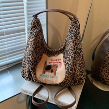 2025可爱卡通腋下包女包秋冬豹纹新款复古感时尚大容量背包单肩包