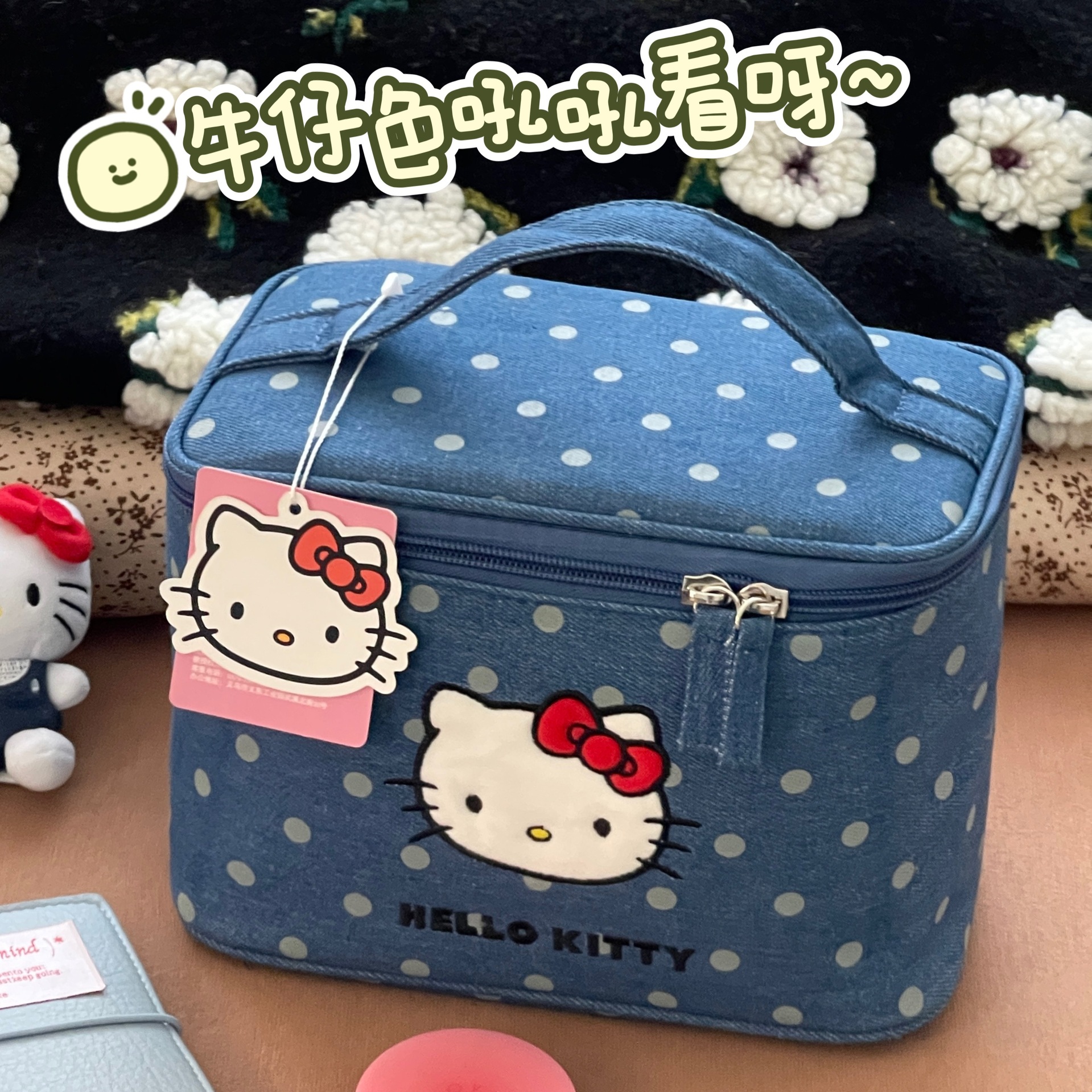 HelloKitty puntos bolsas de maquillaje para mujeres 2025 nuevo tipo portátil de gran capacidad para salir bolsas de almacenamiento de lavado