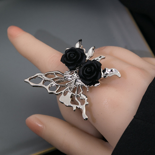 Dark rose ring, fashionable and personalized living flower ring, cold temperament hollow butterfly ring