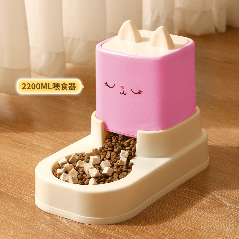 新商品のペットアニメは食糧を与えて水の食器を与えます。|undefined