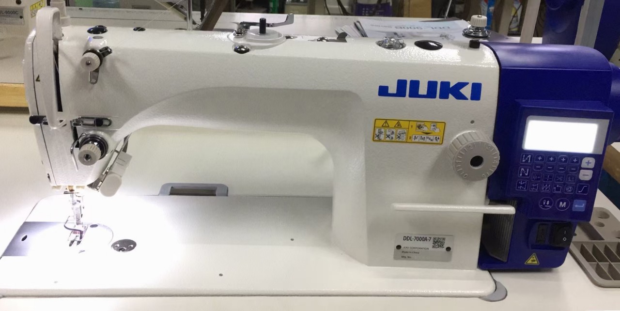 Venta al por mayor nueva máquina pesada JUKI nueva computadora DDL7000A cuatro automática máquina de coser plana máquina de coser industrial de coche plano