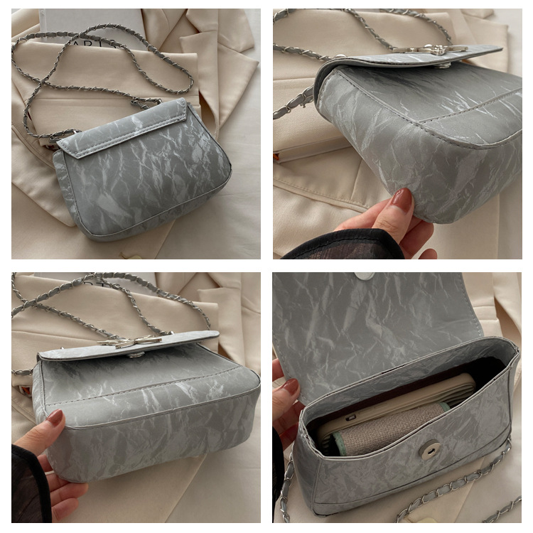 This is a trendy, casual, fashionable and simple crossbody bag for women with a niche design in the autumn of 2024 undefined