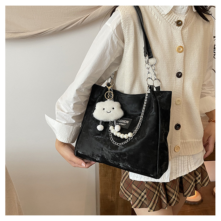 Large-capacity work commuting bag for women, new autumn 2024, versatile and fashionable beaded chain single-shoulder bag tote bag details Picture