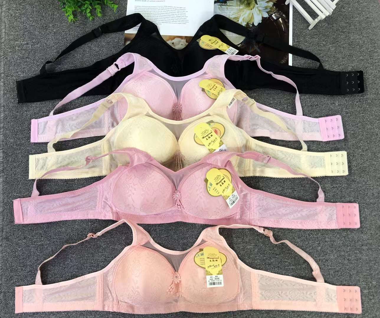 Sujetador de ropa interior mamá transfronteriza tres pechos delgada de mediana edad y ancianos sujetador inalámbrico de algodón empuja hacia arriba más el sujetador de tamaño al por mayor