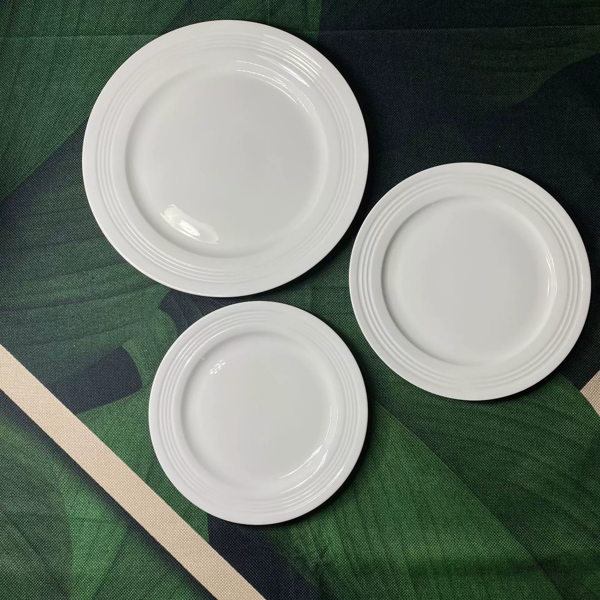 纯白陶瓷牛排盘创意黄金线西餐盘北欧骨瓷平盘餐厅会所餐具耐高温