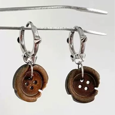 Waste soil Wind Fire burning Gap button distressed style earrings ear buckle rivet irregular retro niche y2g earrings fashion