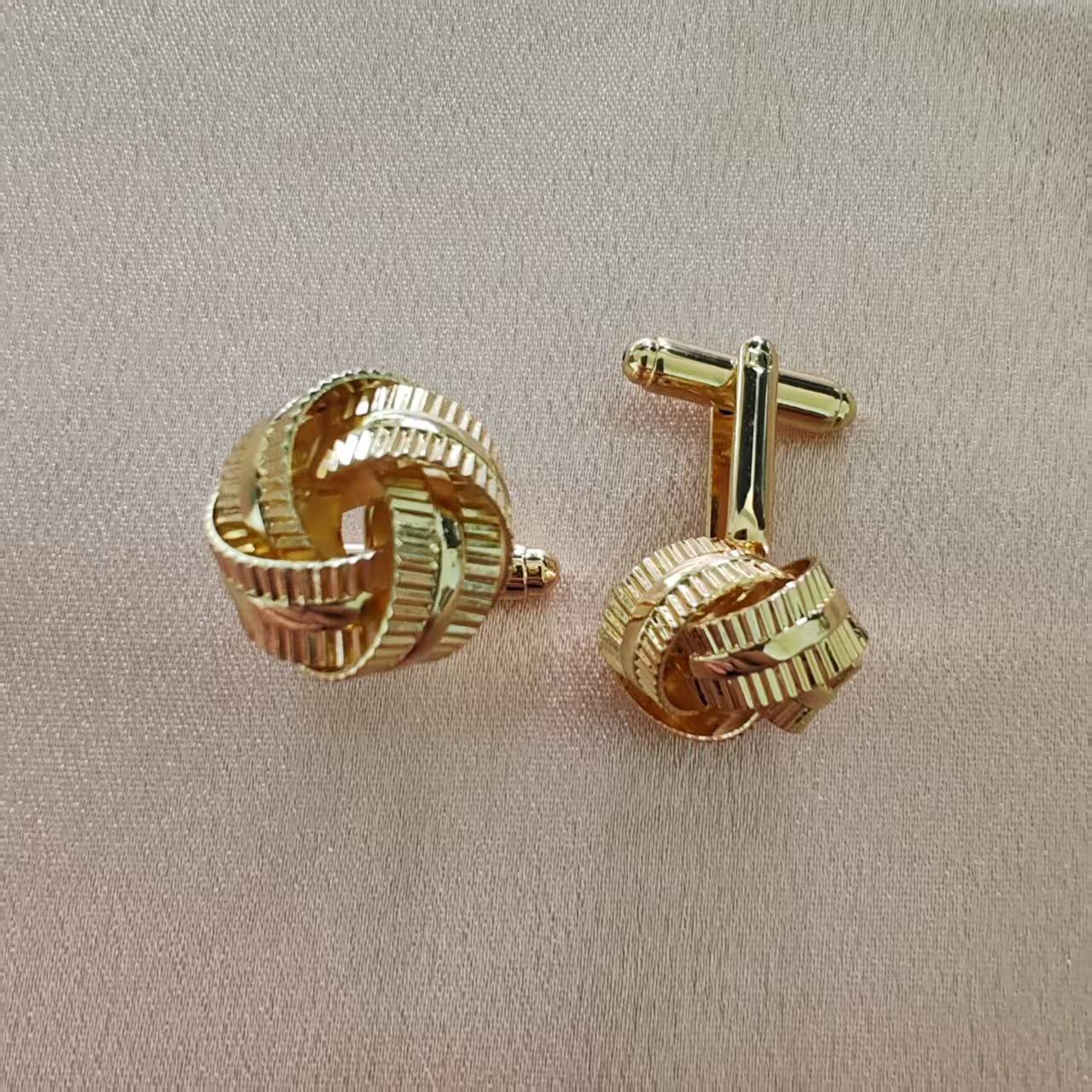Gemelli da uomo placcati oro con lettere stile francese_voghion.com