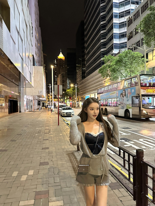 早安樊樊「格蕾丝」带胸垫缎面背心+莱赛尔羊毛混纺针织开衫外套|undefined