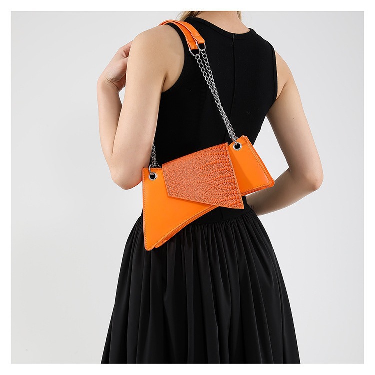 Decoración de cinturón bolso de patrón de cocodrilo femenino 2024 nuevo diseño de nicho de moda moda chica caliente bolso femenino cadena bolso de forma especial