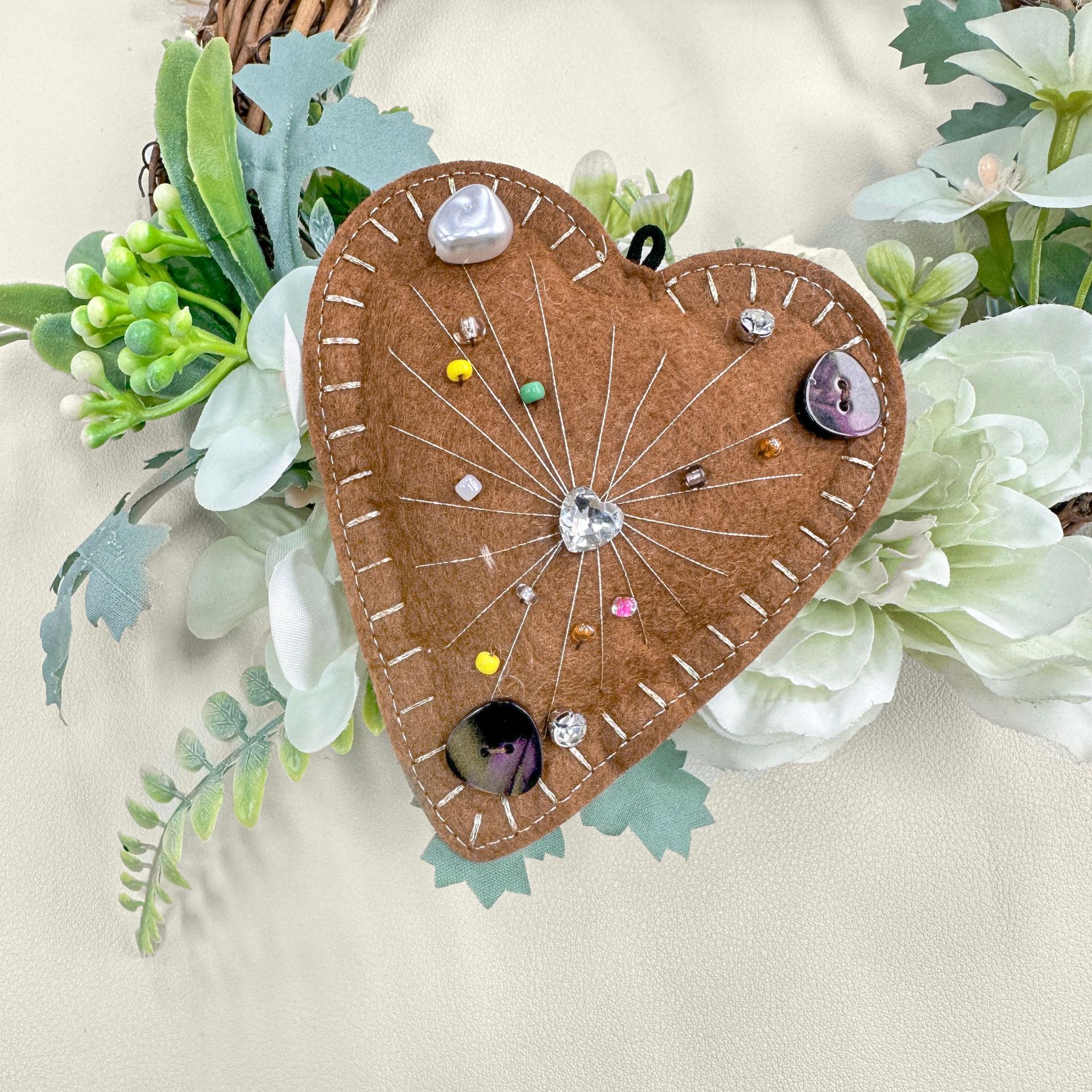 Hecha a mano fieltro en forma de corazón inserción de agujas de coser creativa almohadilla de agujas de coser material DIY bolsas de viento decoración del hogar adornos al por mayor image 3