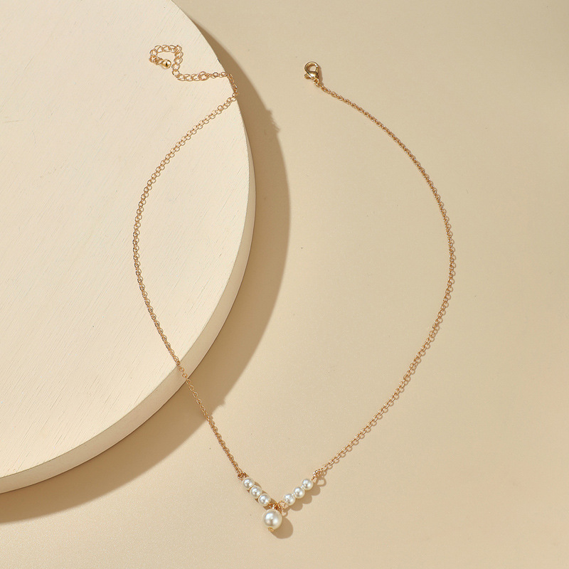 Einfache Mode-legierung Kette Perlen Geometrische Perlen Einschichtige Halskette display picture 4