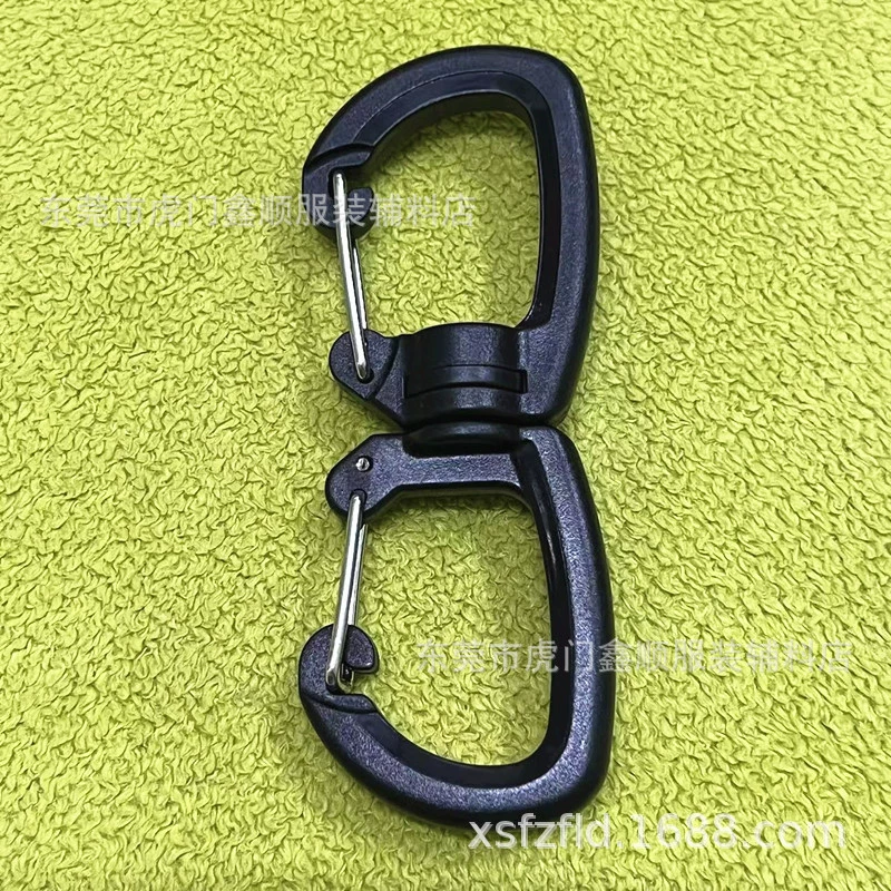 В наличии: пластиковый карабин длиной 9,2 см, пластиковый S-образный крючок, крючок-восьмерка, пряжка с железным креплением, двусторонний крючок для крепления.