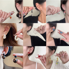 �羳ʱ�в��ԳƸ��Զ���Ůͨ��������ö���С�ڸ���ֵ�ٴ����Ʒ