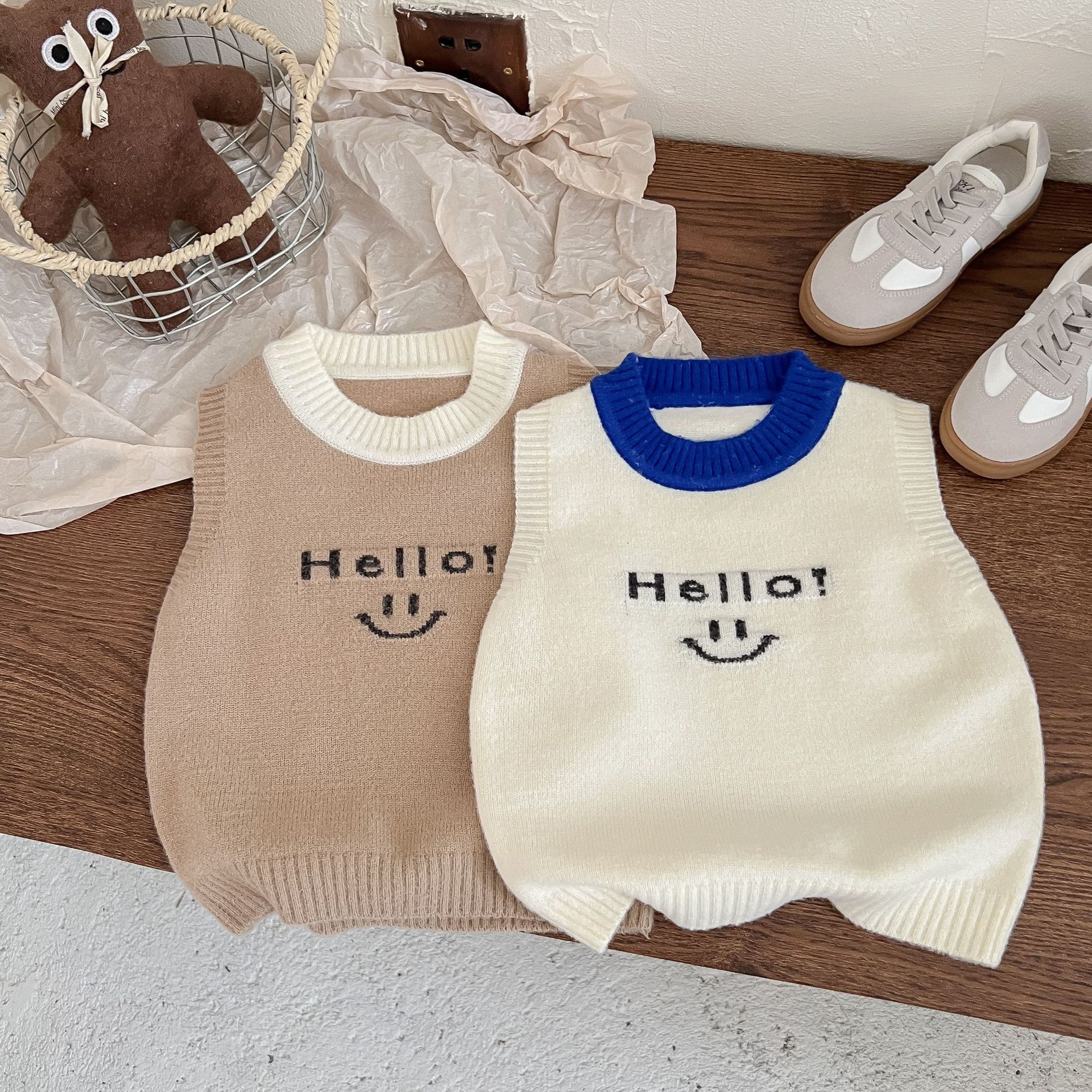 Jinyong niño chaleco 2023 otoño nuevo versátil casual de los niños estilo coreano Smiley chaleco delgada ropa de los niños