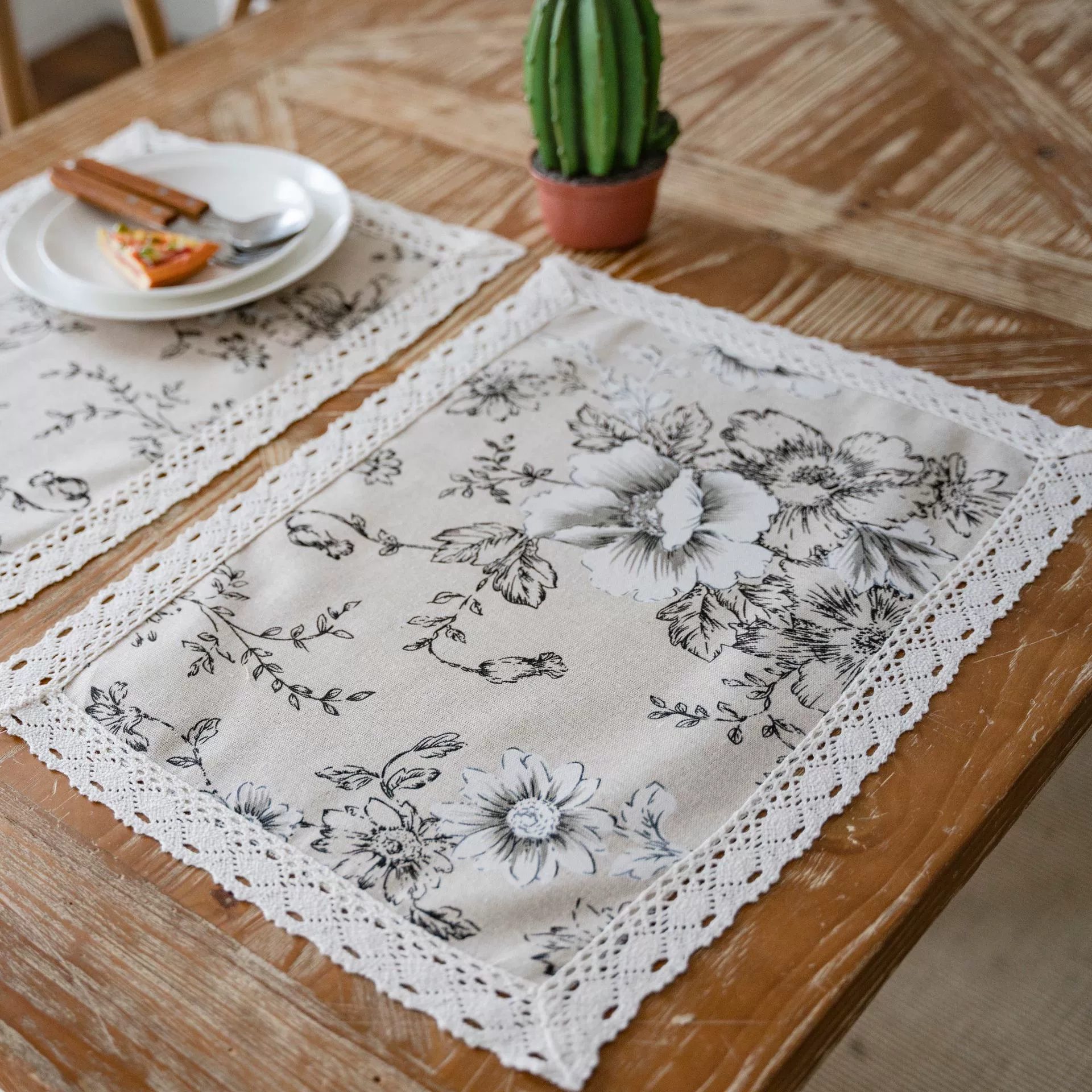 Placemat single-layer decorative lace, round and rectangular, 30/38 cm options, geometric prints