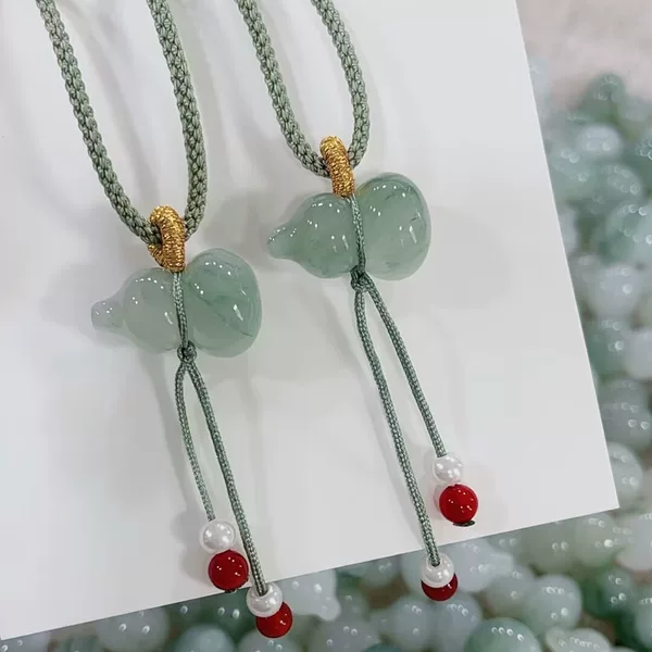 Gold Silk Jade Tianshan Green Gourd Pendant Floating Flower Emerald Color Jade Pendant Jade Pendant Jade Pendant Jade Pendant Dropping