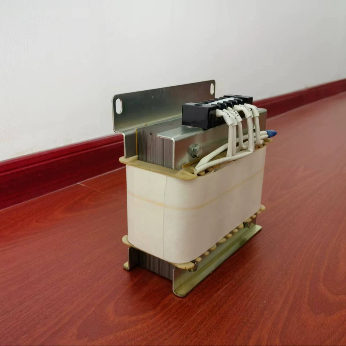 Transformer, 1000v, 220v, 110v